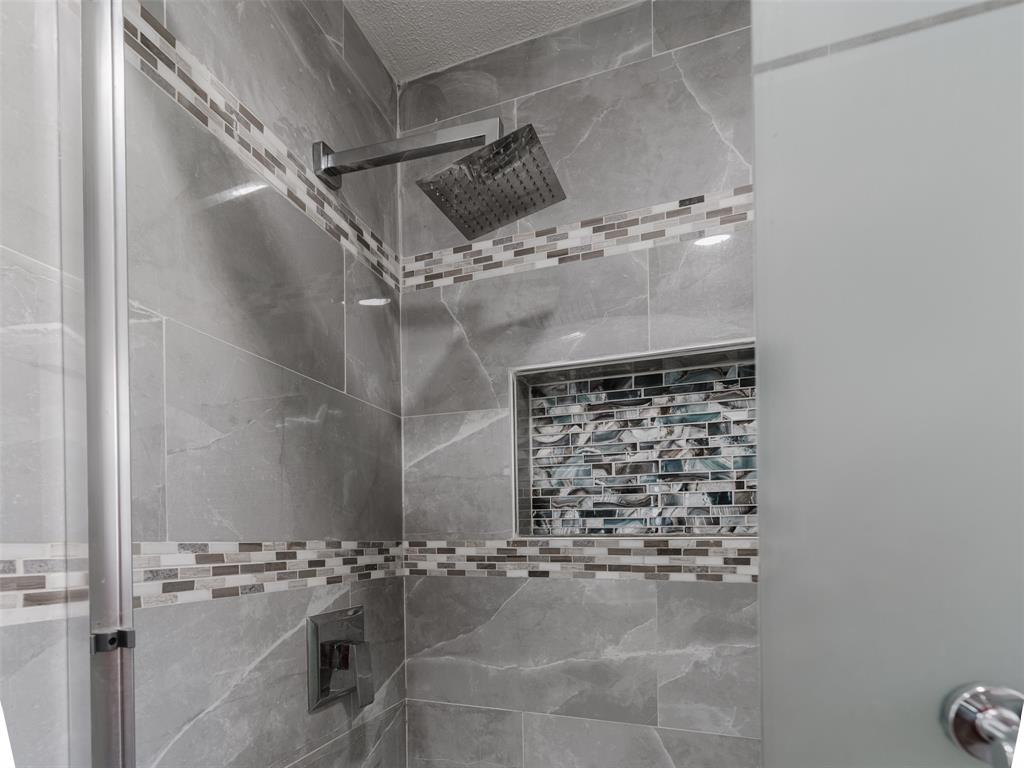500 Oakwood Drive Property Photo 14