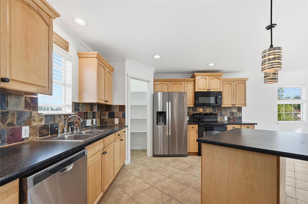 633 Rose Garden Drive 2 Property Photo 2