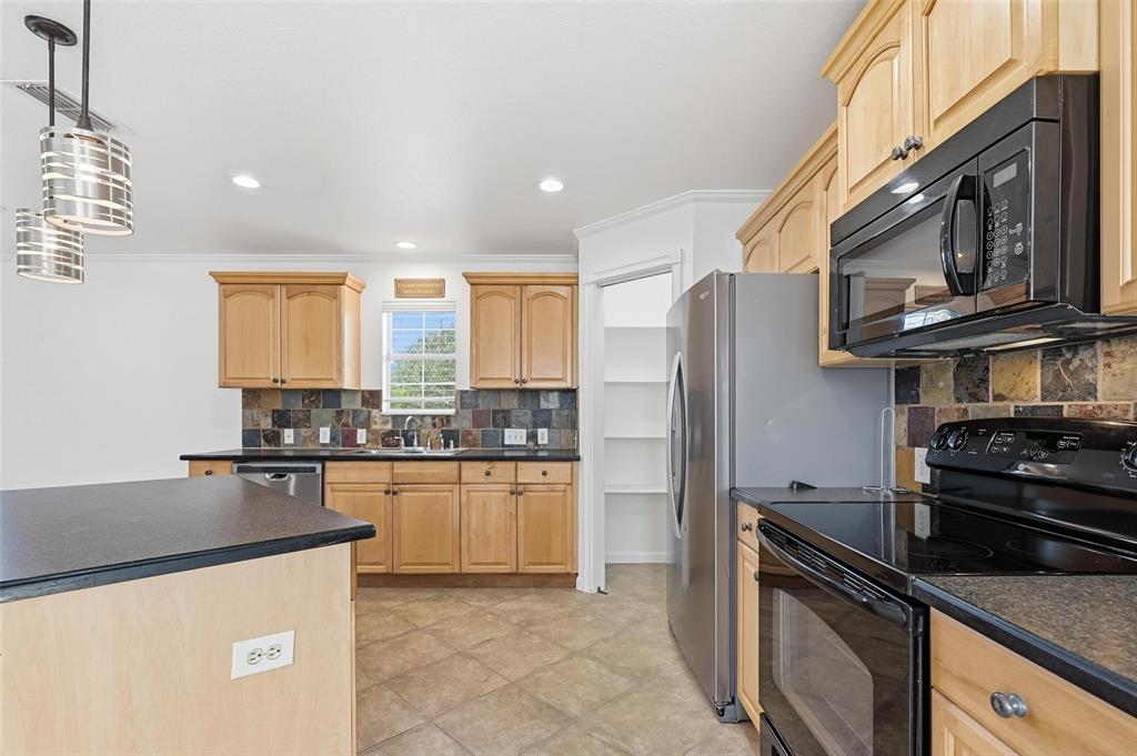 633 Rose Garden Drive 2 Property Photo 4