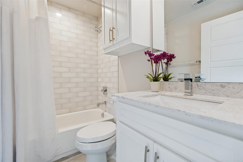 4522 Deere Street 102 Property Photo 6