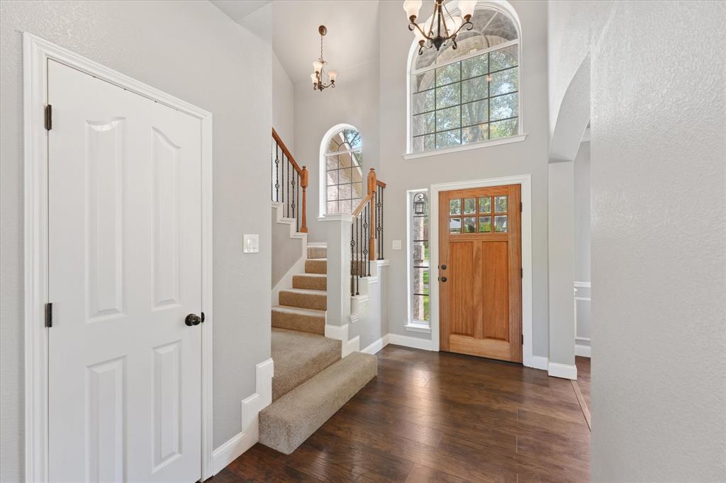 7800 Brookview Drive Property Photo 3
