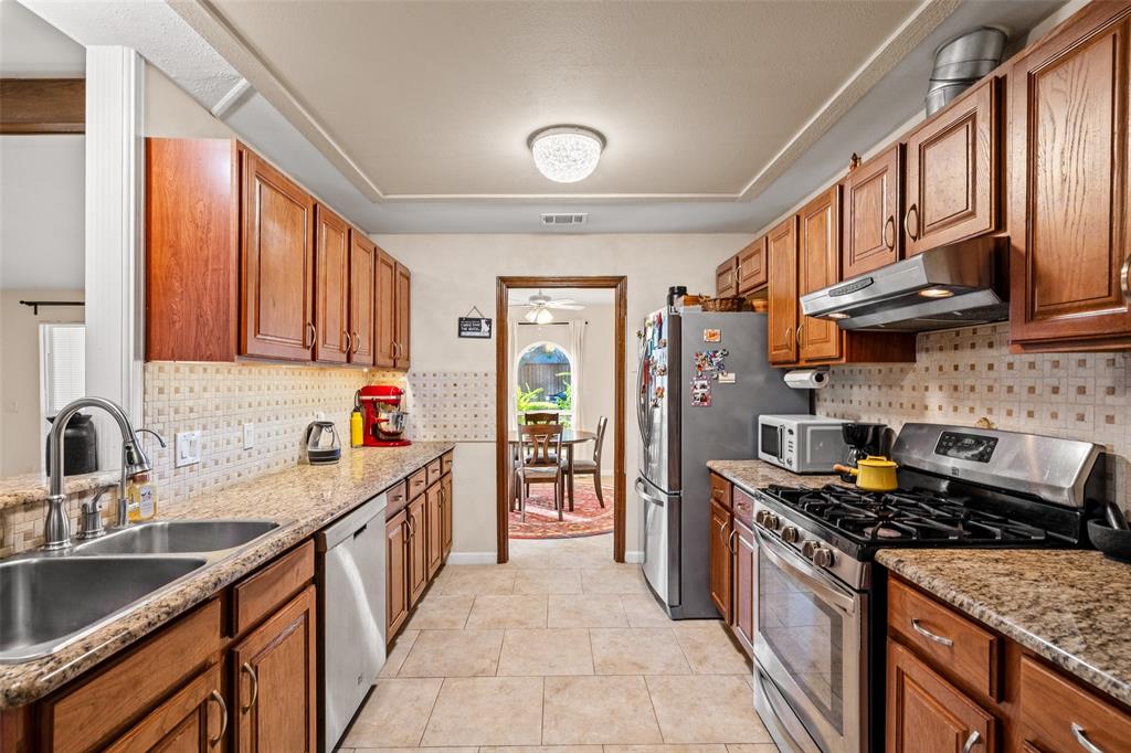 2304 Glen Forest Lane Property Photo 17