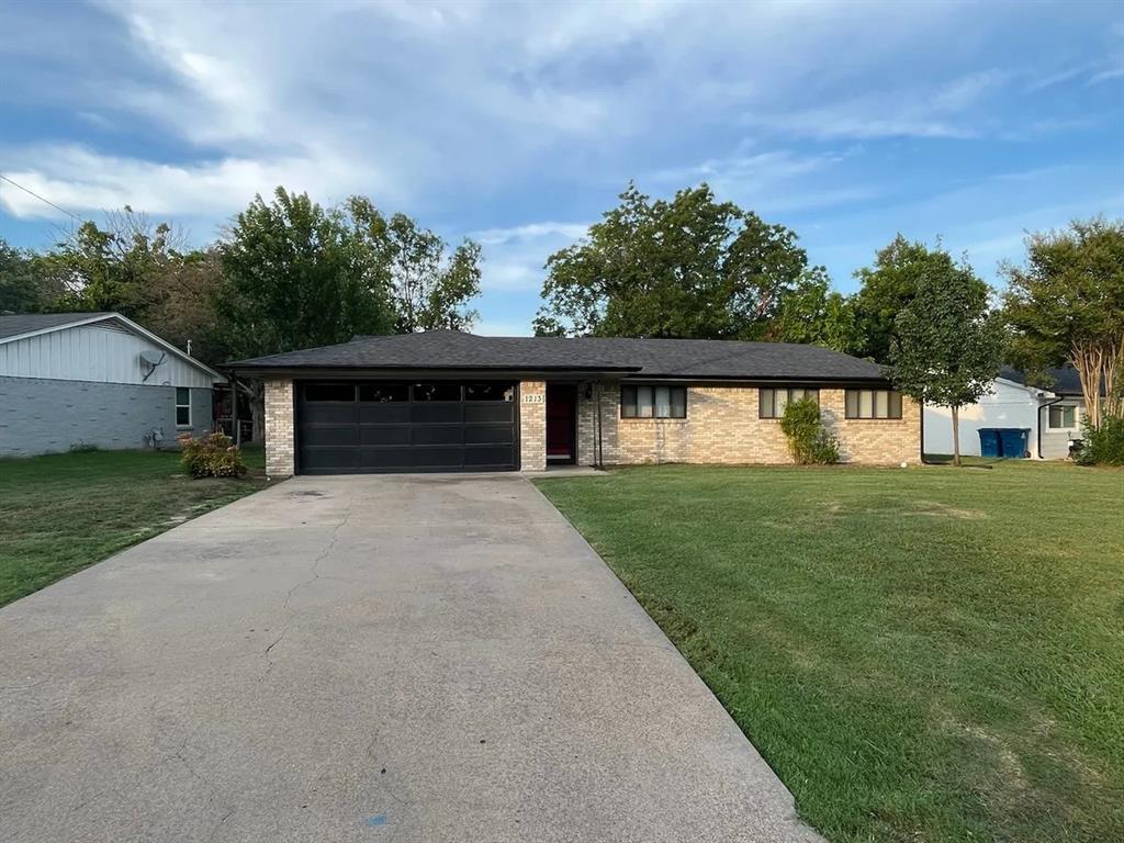 1213 Crestview Drive Property Photo 1