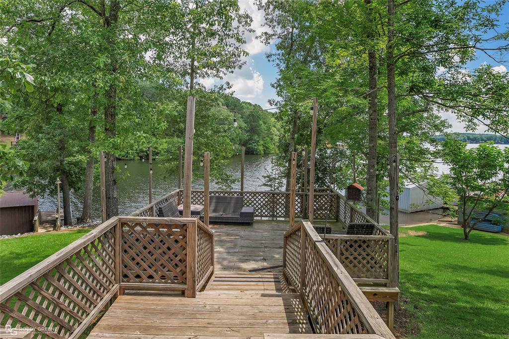 1072 Featherston Road Property Photo 5