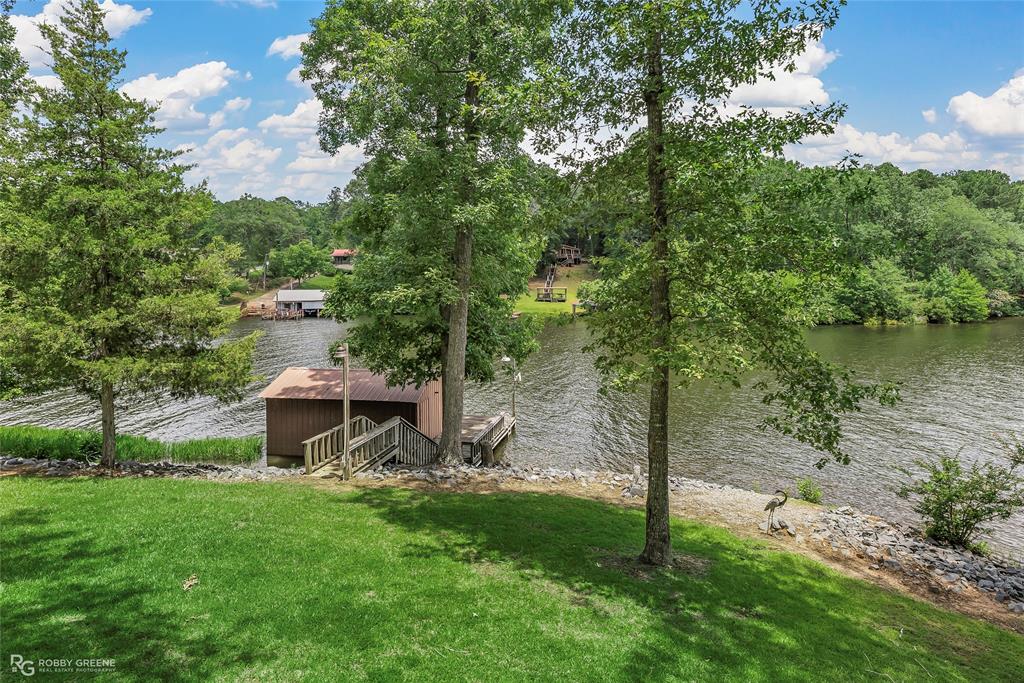 1072 Featherston Road Property Photo 6