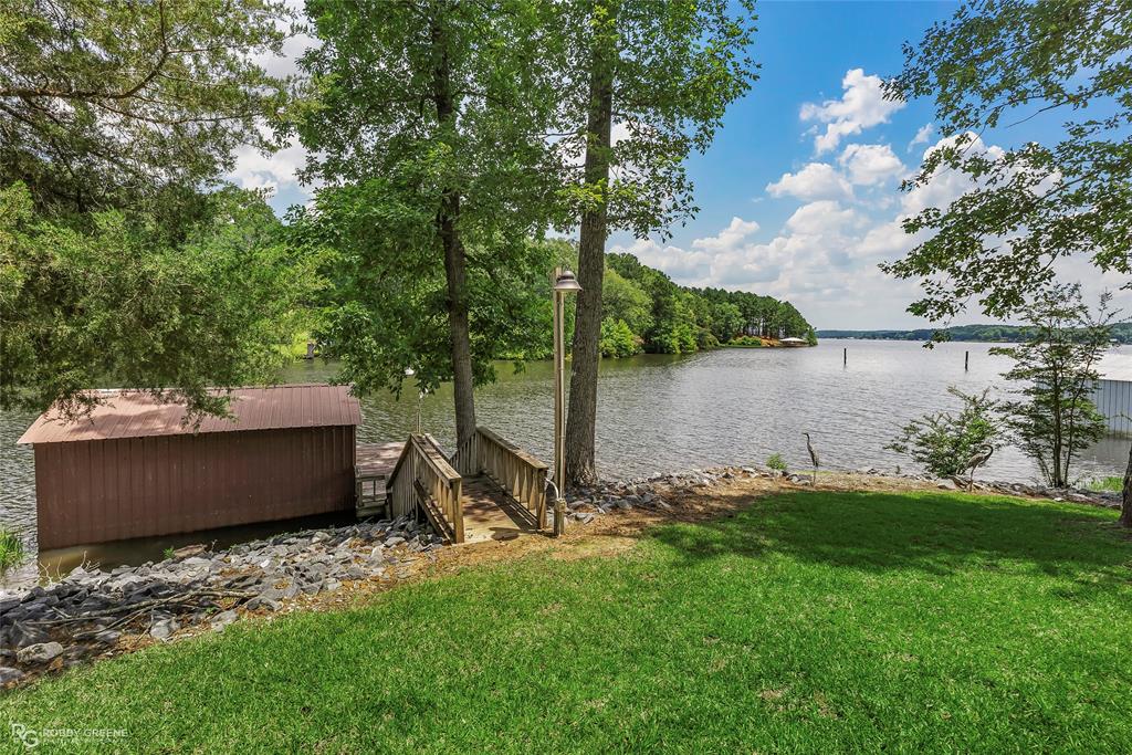 1072 Featherston Road Property Photo 11