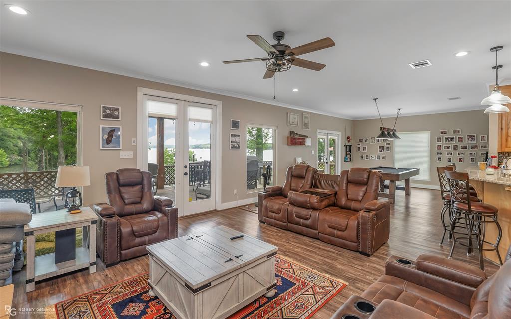 1072 Featherston Road Property Photo 15