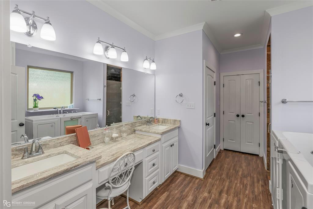 1072 Featherston Road Property Photo 28