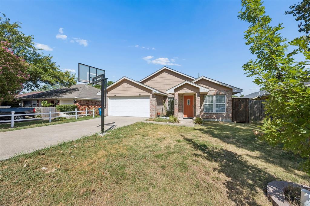 594 Trout Street Property Photo 1