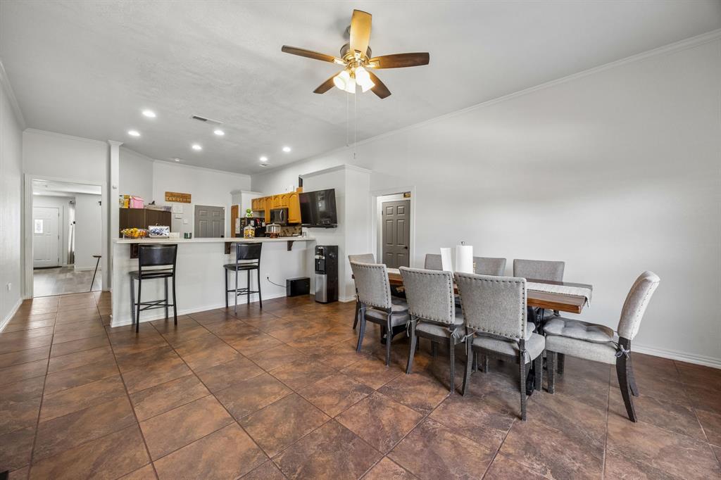 594 Trout Street Property Photo 8