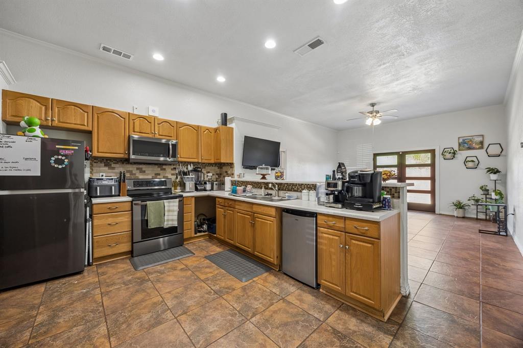 594 Trout Street Property Photo 10