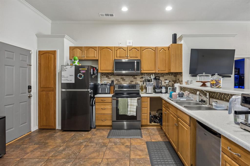 594 Trout Street Property Photo 11