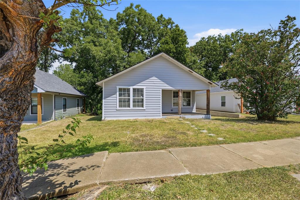 215 W Walker Street Property Photo 3