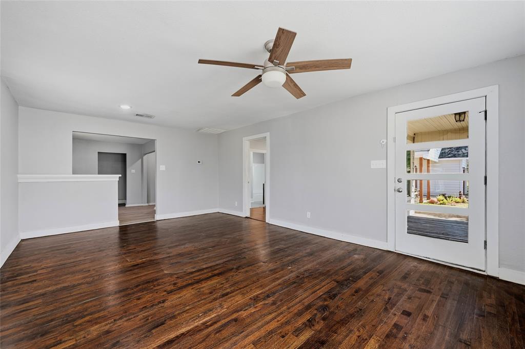 215 W Walker Street Property Photo 6