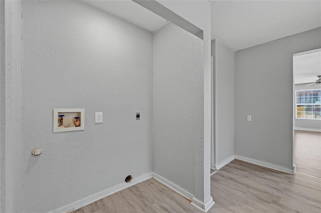 215 W Walker Street Property Photo 10