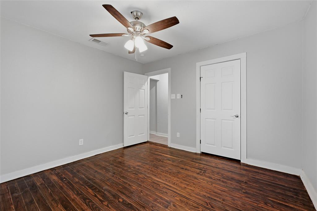 215 W Walker Street Property Photo 18