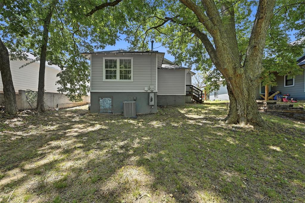215 W Walker Street Property Photo 19