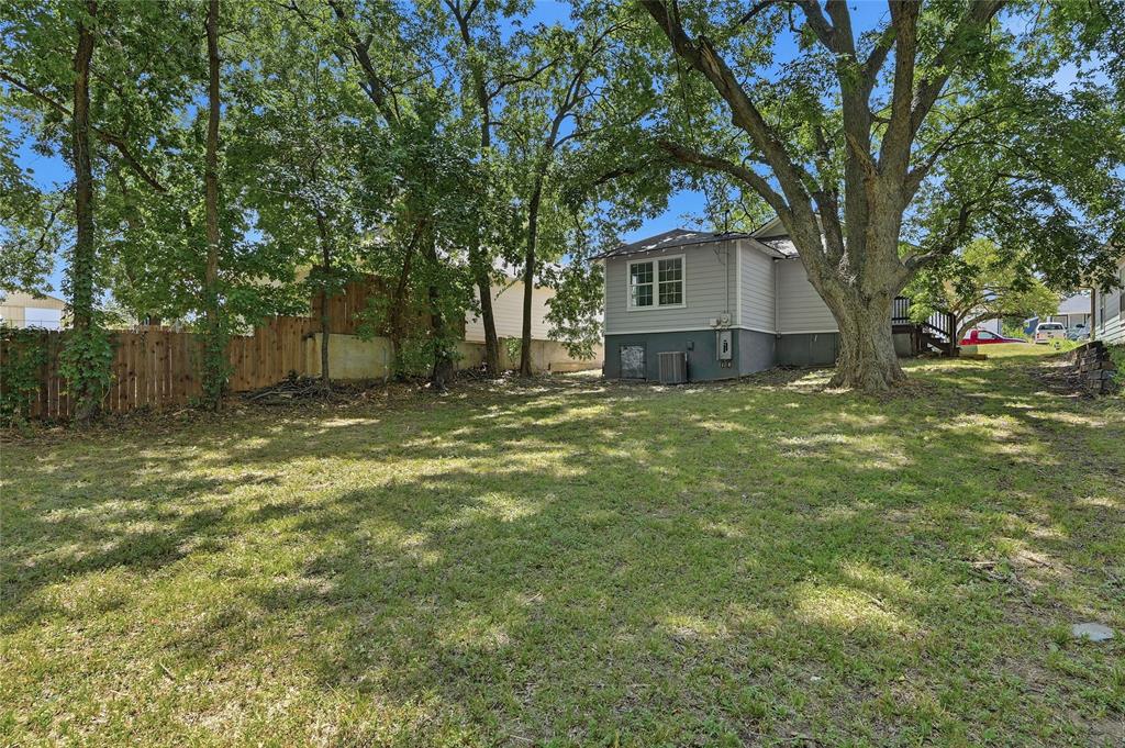 215 W Walker Street Property Photo 21