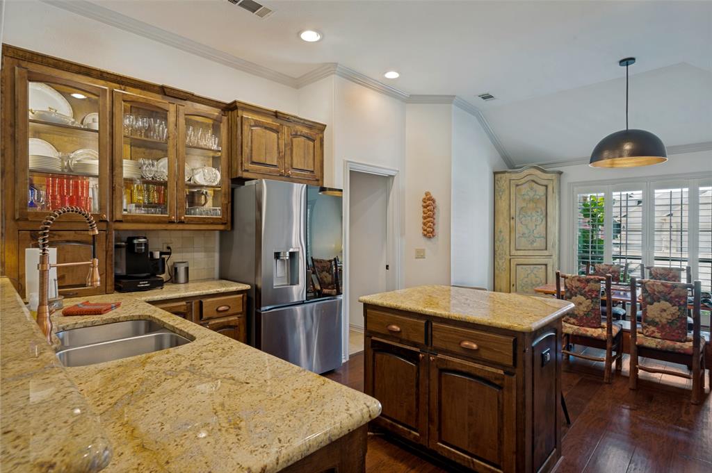 8901 Crestview Drive Property Photo 7