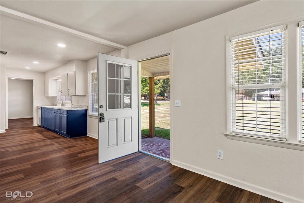 6337 Garden Oaks Drive Property Photo 3