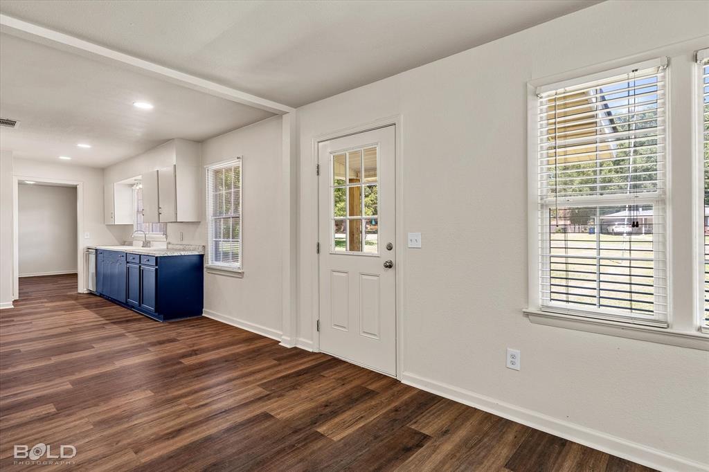 6337 Garden Oaks Drive Property Photo 4