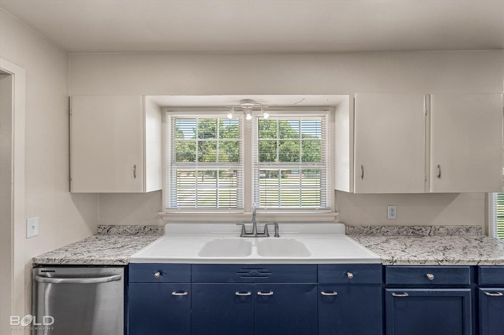 6337 Garden Oaks Drive Property Photo 10
