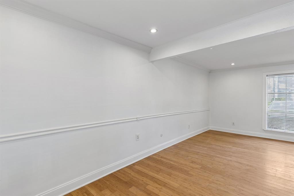 10240 Regal Oaks Drive B Property Photo 5