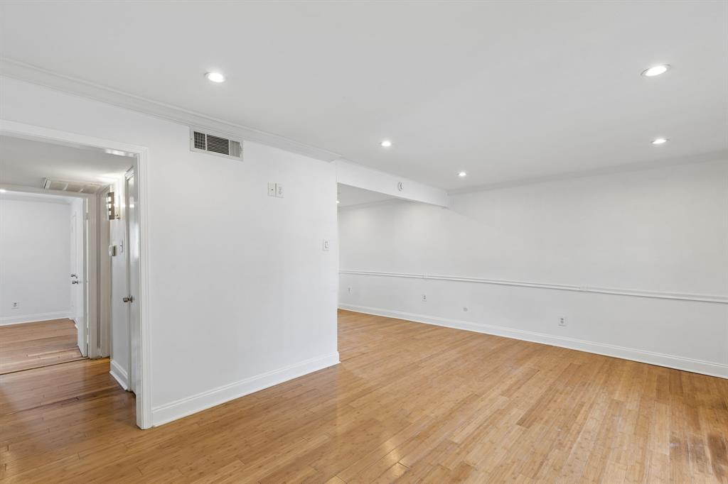 10240 Regal Oaks Drive B Property Photo 6
