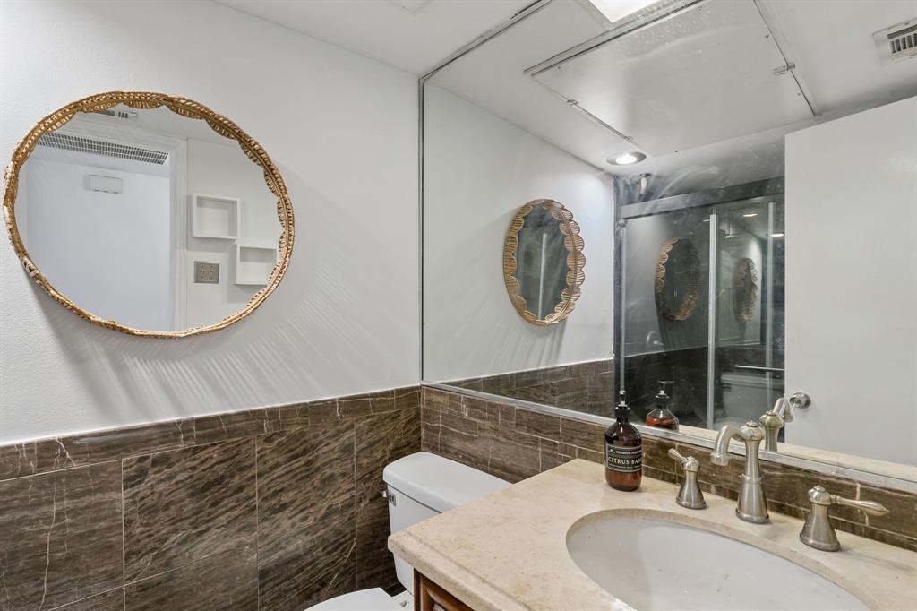 10240 Regal Oaks Drive B Property Photo 23