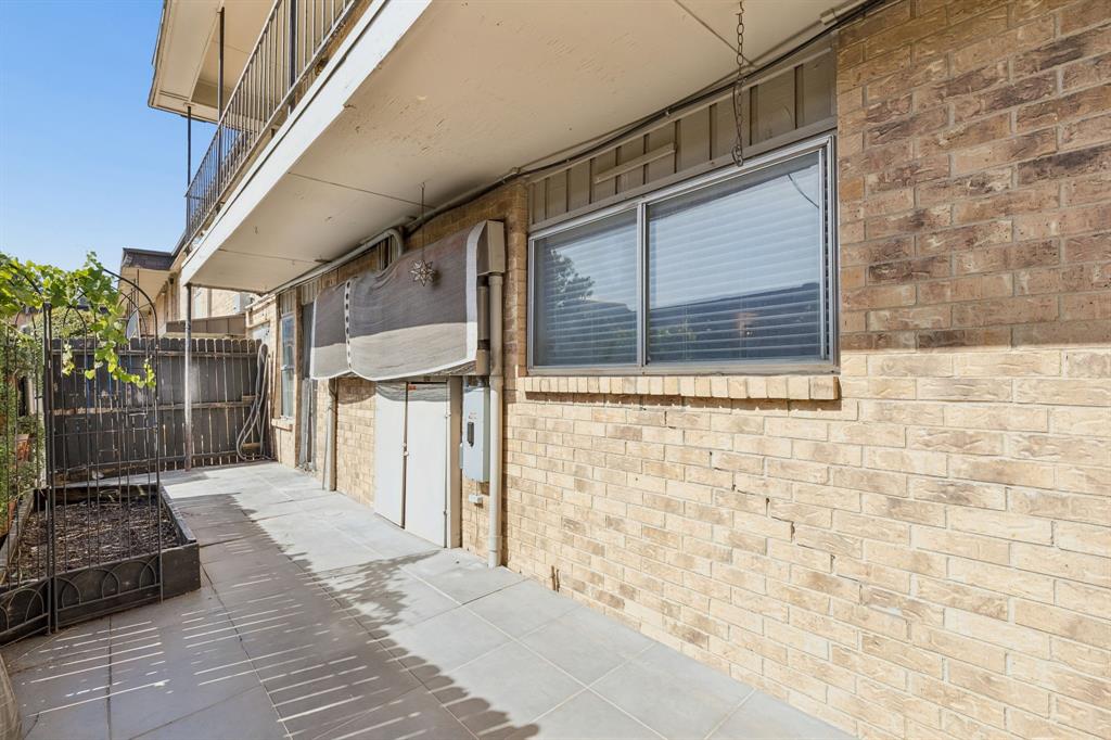 10240 Regal Oaks Drive B Property Photo 25