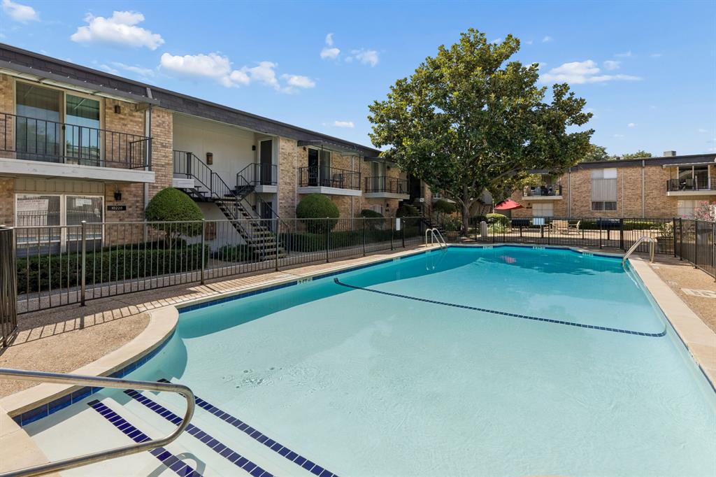 10240 Regal Oaks Drive B Property Photo 26