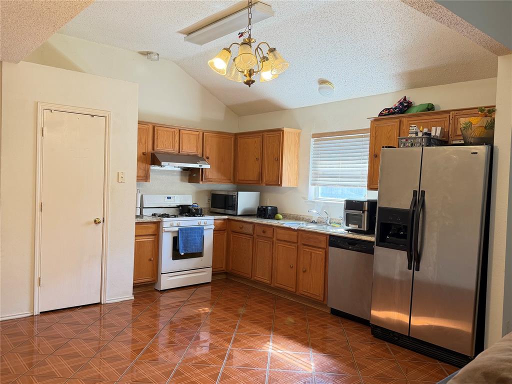 6006 Brook Forest Drive Property Photo 10