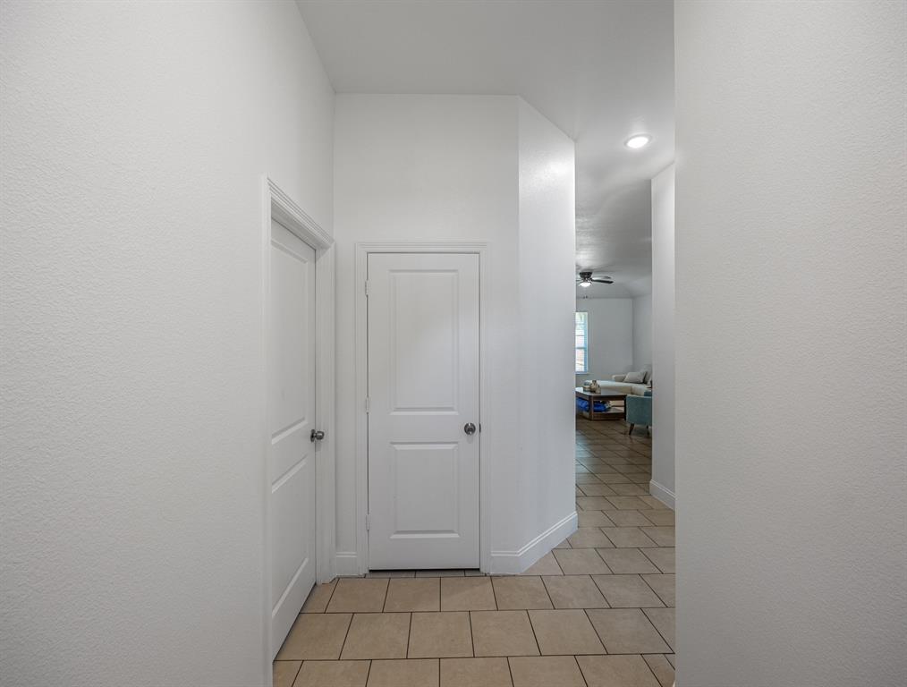 1236 E Fogg Street Property Photo 3