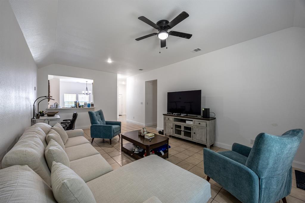1236 E Fogg Street Property Photo 7