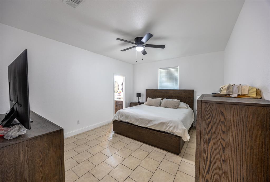 1236 E Fogg Street Property Photo 8