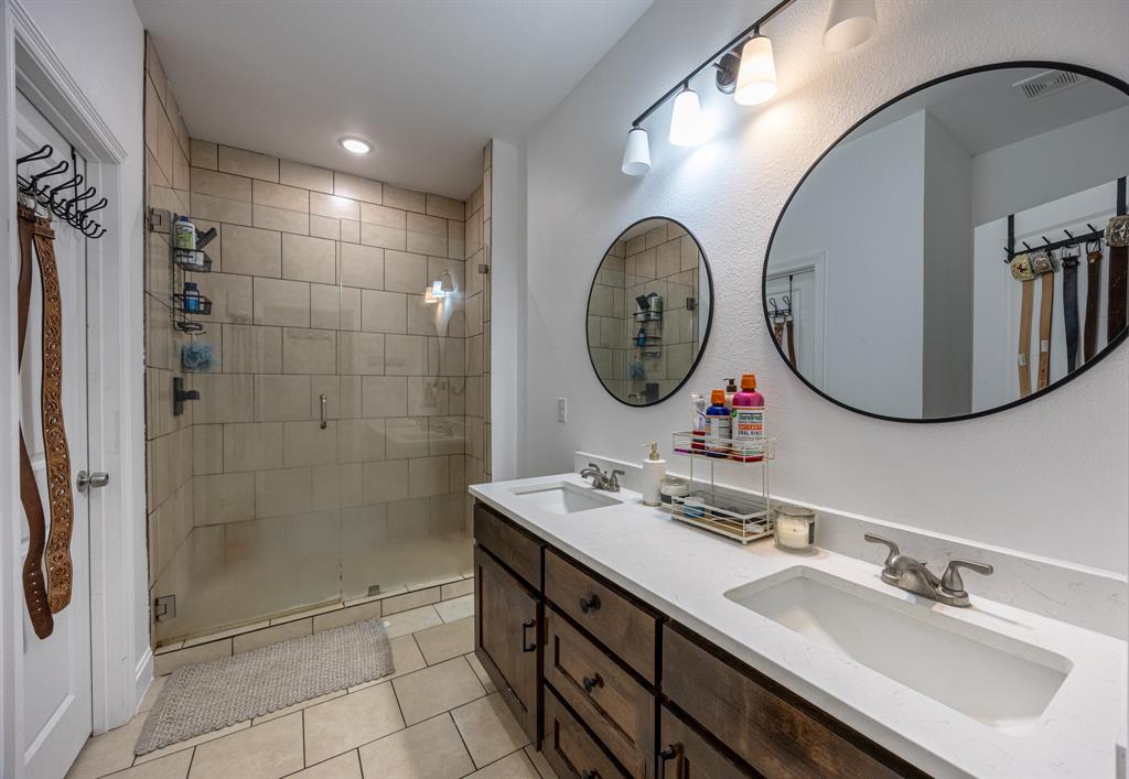1236 E Fogg Street Property Photo 10