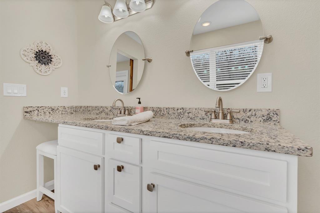217 Comanche Trail Property Photo 14