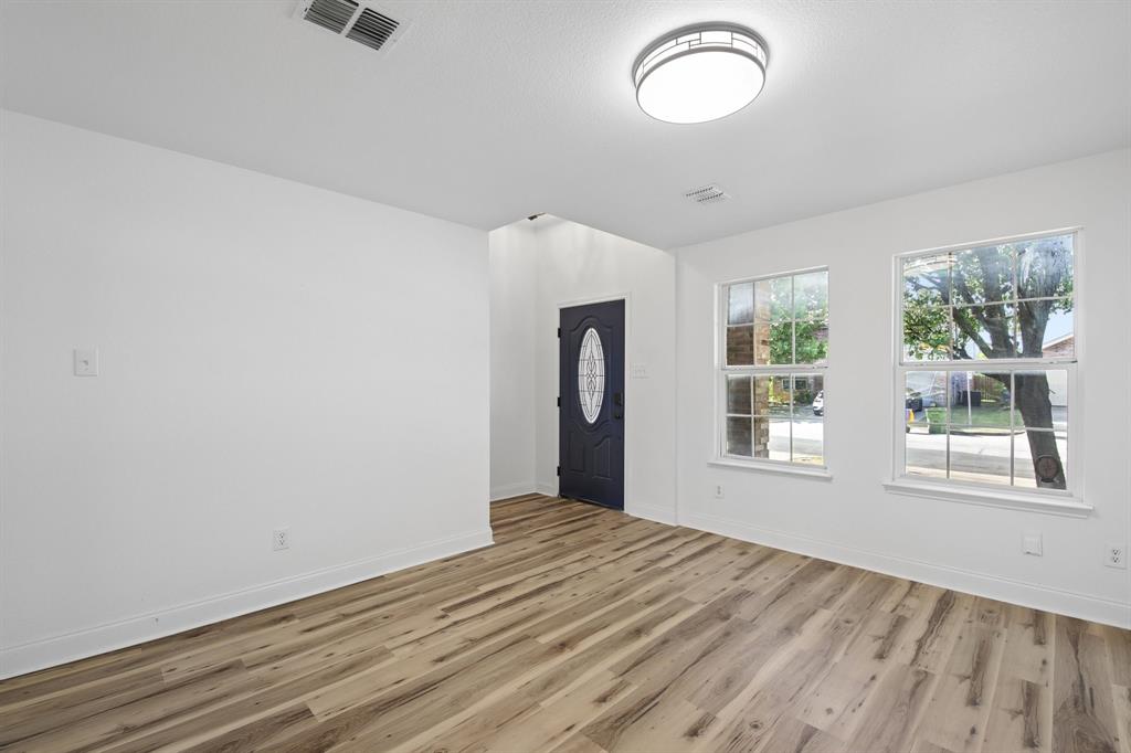 5533 Spring Ridge Drive Property Photo 3