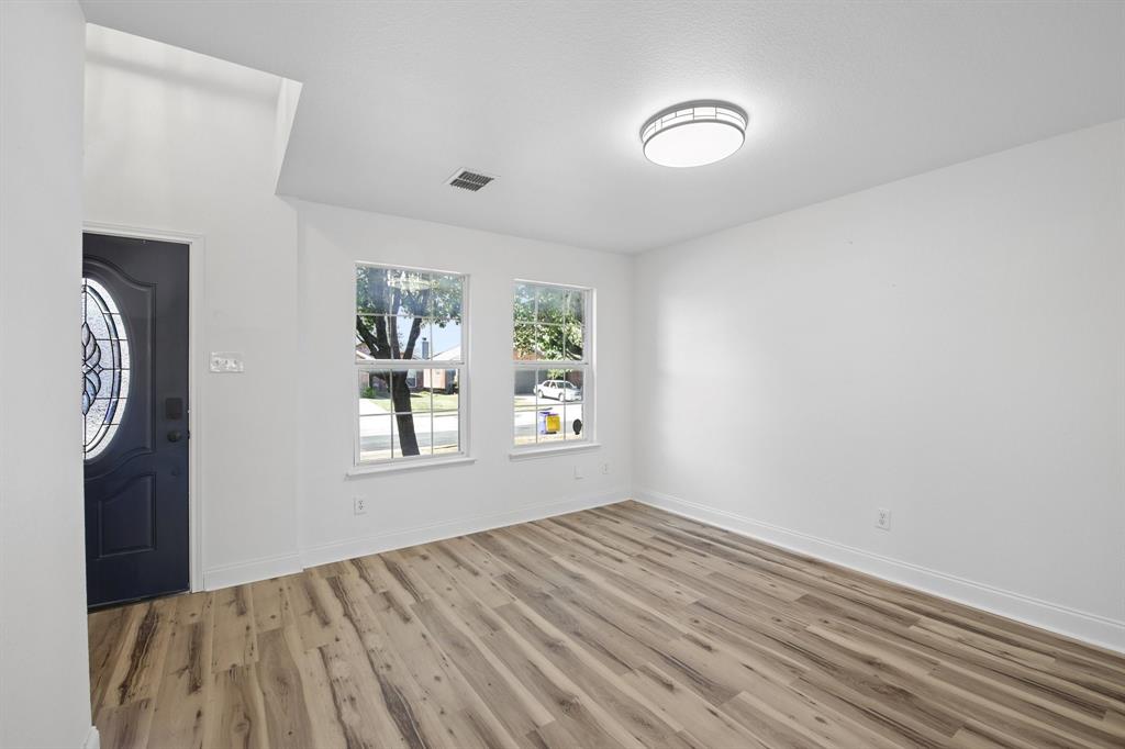 5533 Spring Ridge Drive Property Photo 4