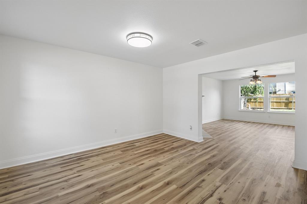 5533 Spring Ridge Drive Property Photo 6