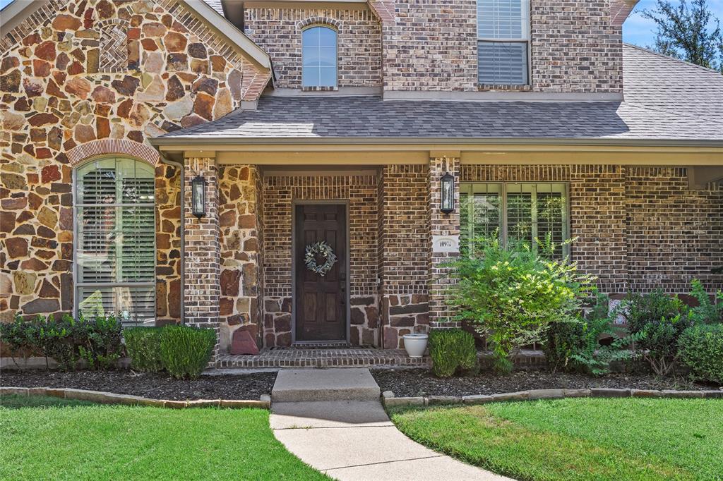 10974 Apple Valley Drive Property Photo 4