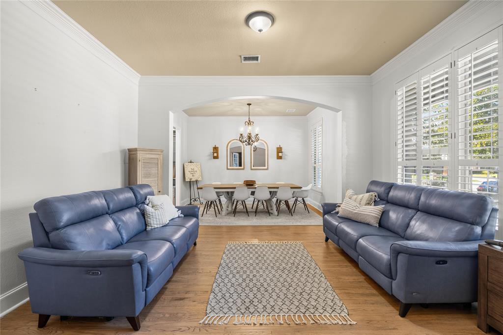 10974 Apple Valley Drive Property Photo 8