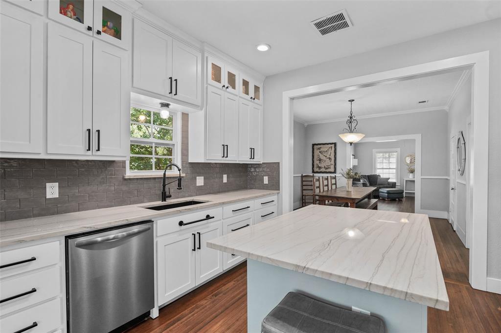700 Elm Street Property Photo 1