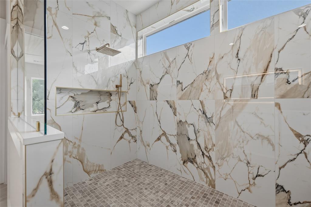 3914 Harlingen Street Property Photo 11