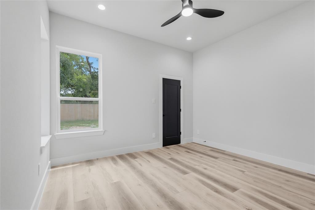 3914 Harlingen Street Property Photo 22