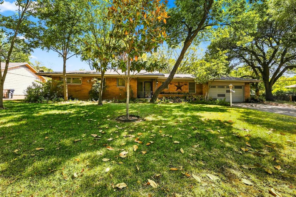 204 University Drive Property Photo 1
