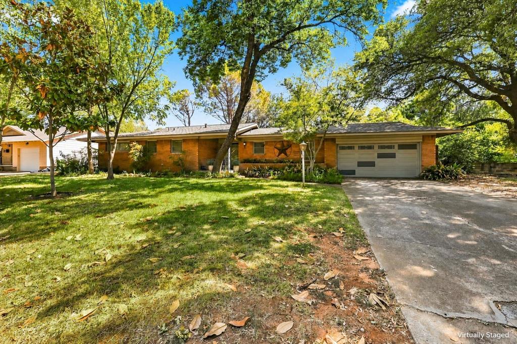 204 University Drive Property Photo 2