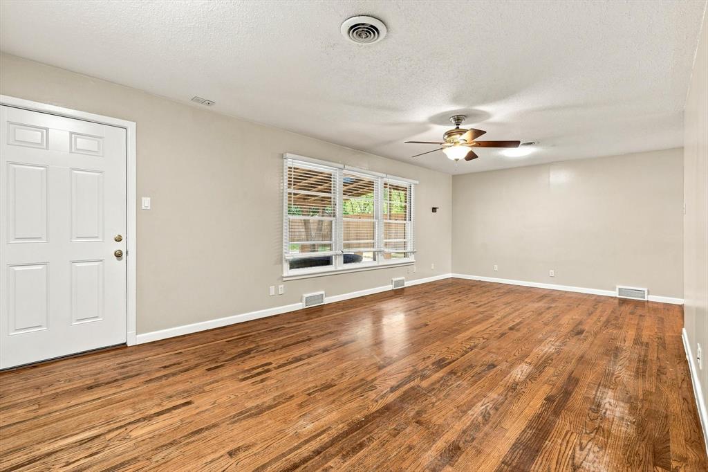 204 University Drive Property Photo 3