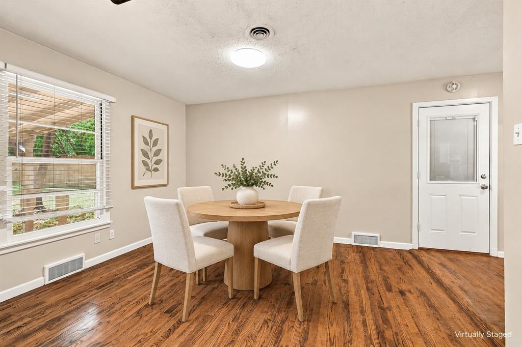 204 University Drive Property Photo 3