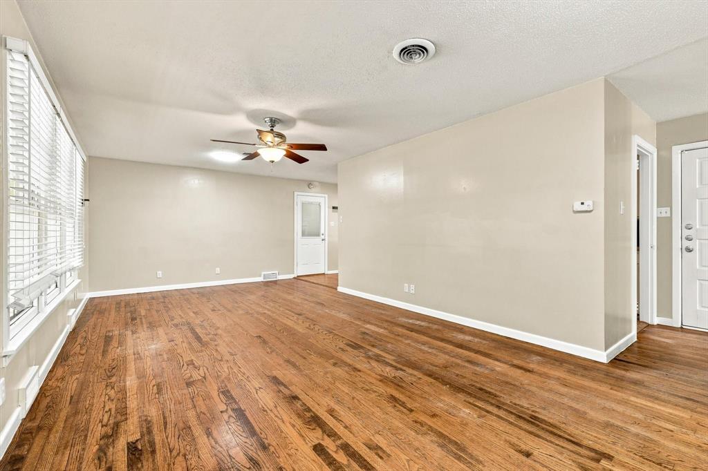 204 University Drive Property Photo 4